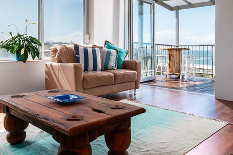 2BR Coolum Beachfront , 180 Views , Wine, Netflix - Hotel NSW 2