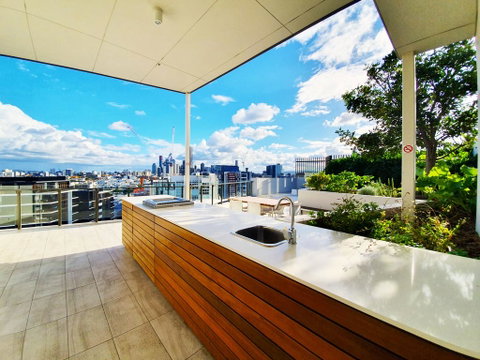2BR Food & Drink Hub , Gym, Pool, Views, Roof Terrace - Hotel NSW 1