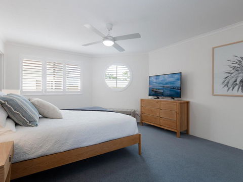 3 'Pelican Sands', 83 Soldiers Point Rd - Stunning Waterfront Unit With Magical Water Views & Air Conditioning - Hotel NSW 1