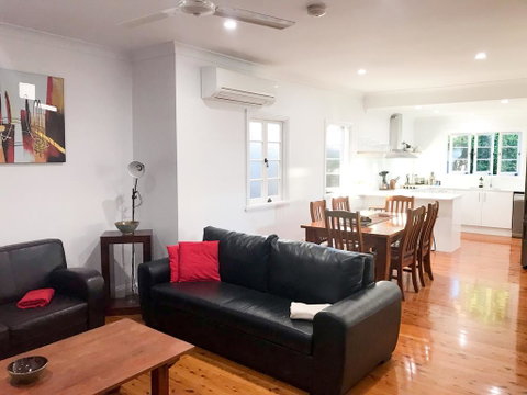 4 Bedroom House - Walk To Southbank - Hotel NSW 3