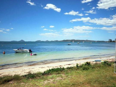 5 'Harbourside' 3-7 Soldiers Point Road - Ground Floor Waterfront Unit - Hotel NSW 2