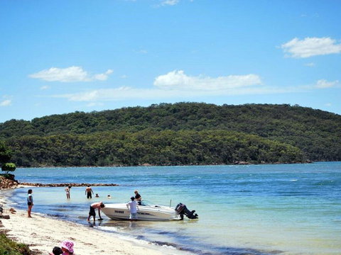 5 'Harbourside' 3-7 Soldiers Point Road - Ground Floor Waterfront Unit - Hotel NSW 3