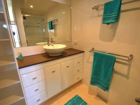 5 'Harbourside' 3-7 Soldiers Point Road - Ground Floor Waterfront Unit - Hotel NSW 1