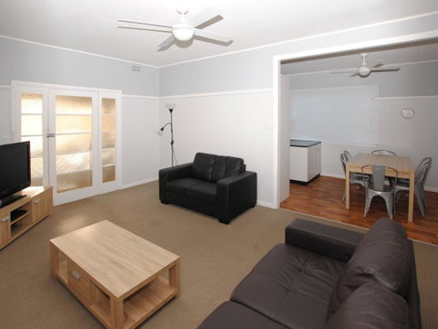 59 Wharf Street Opposite Bowling Club - Hotel NSW 3
