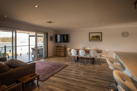 64 Marina Way, Mannum - Hotel NSW 1