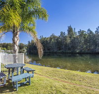 77 Lake Entrance Rd - Waterfront Wonder - Hotel NSW