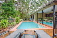 8 Ibis Court - Rainbow Shores Swimming Pool Walk to Beach Executive Beach House
