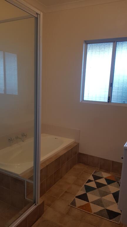 A Better Life Animal Sanctuary FarmStay - Private Two-Bedrooms, Lounge Room & Bathroom & Toilet, Shared Kitchen - Hotel NSW 2