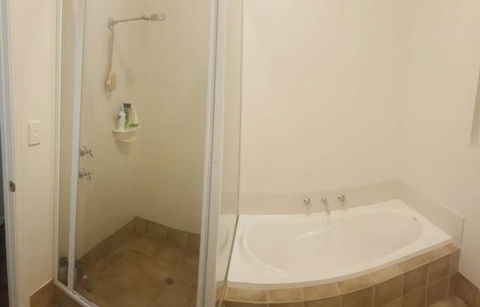 A Better Life Animal Sanctuary FarmStay - Private Two-Bedrooms, Lounge Room & Bathroom & Toilet, Shared Kitchen - Hotel NSW 1