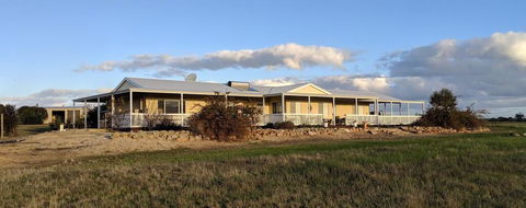 A Better Life Animal Sanctuary FarmStay - Private Two-Bedrooms, Lounge Room & Bathroom & Toilet, Shared Kitchen - Hotel NSW 0