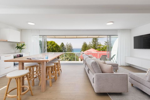 A Ray Of Sunshine - Hotel NSW 1