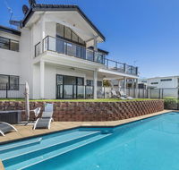 Above and Beyond - Beautiful Home with Pool - Hotel NSW