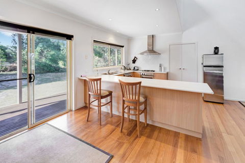 Acacia Lakehouse - The Lake At Your Doorstep - Hotel NSW 3