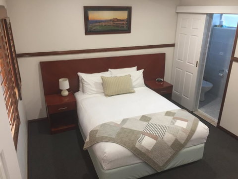 Across Country Motel And Serviced Apartments - Hotel NSW 0