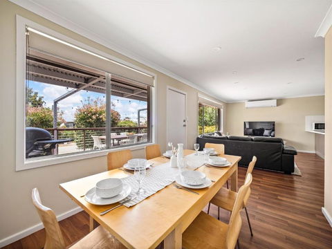 Eagle Bay Beach House - 300m To The Beach! - Hotel NSW 3