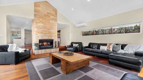 Eagles Landing - The Vintage - Hotel NSW 2