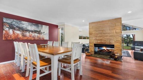 Eagles Landing - The Vintage - Hotel NSW 1