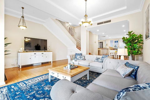 East Perth Luxury Waterfront Retreat - Hotel NSW 2