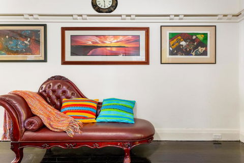 Eclectic Art Deco Apartment In Great Location - Hotel NSW 1