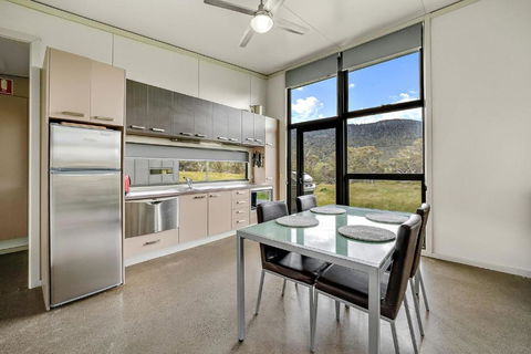 Ecocrackenback 7 Sustainable Chalet Close To The Slopes - Hotel NSW 2