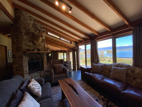 Edzell - 5BR Luxury Home L Amazing Lake Views L Games Room L Tennis Court L WiFi - Hotel NSW 2