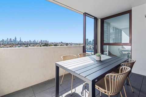 Elegant 2-Bed Apartment With Expansive City Views - Hotel NSW 4