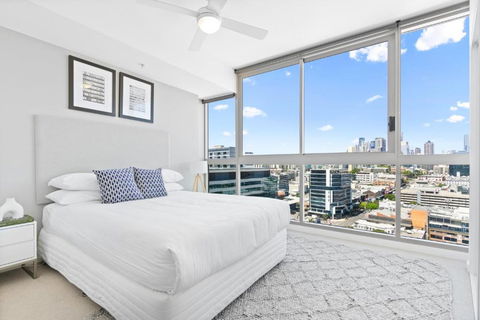 Elegant 2-Bed With Rooftop Dining & Fabulous Views - Hotel NSW 1