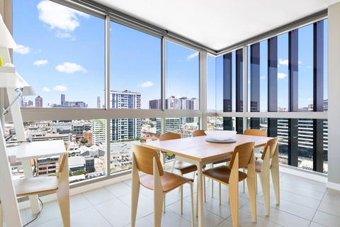 Elegant 2-Bed With Rooftop Dining & Fabulous Views - Hotel NSW 2
