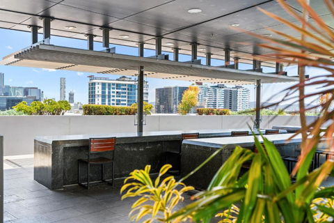 Elegant 2-Bed With Rooftop Dining & Fabulous Views - Hotel NSW 4