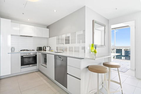 Elegant 2-Bed With Rooftop Dining & Fabulous Views - Hotel NSW 3