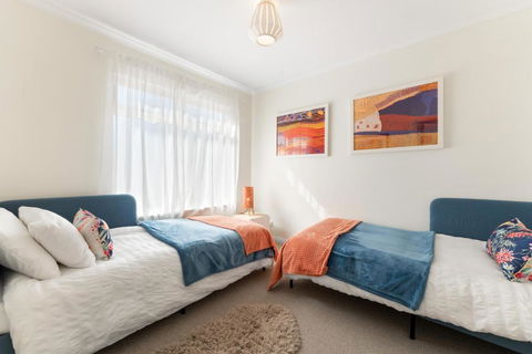 Fantastic Family Home Near City - Hotel NSW 1