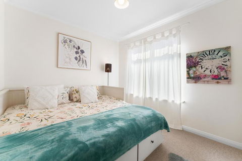 Fantastic Family Home Near City - Hotel NSW 2