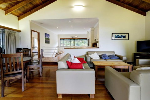 Far Shore - Hotel NSW 3