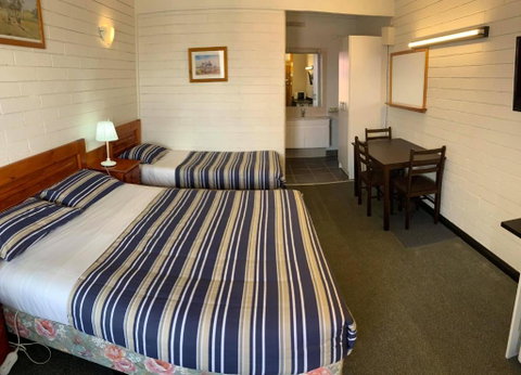 Finley Motel - Hotel NSW 4