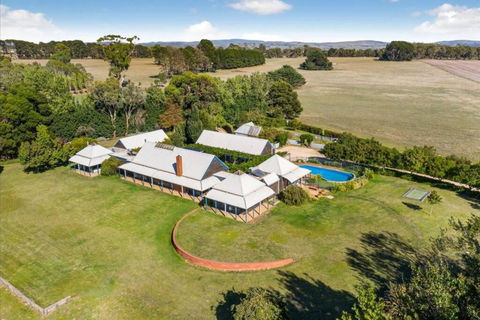Finsbury House - Luxury 8 Bedroom Farm Homestead With Pool - Hotel NSW 0