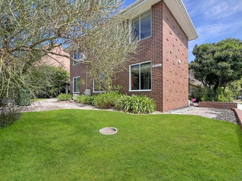 Ground Floor One Bedroom Apartment In Elsternwick - Hotel NSW 0