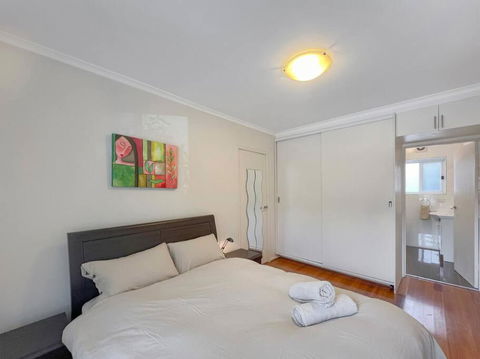 Ground Floor One Bedroom Apartment In Elsternwick - Hotel NSW 1