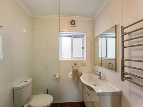 Ground Floor One Bedroom Apartment In Elsternwick - Hotel NSW 3