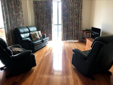 Ground Level 2BR 2BA Apartment W Courtyard - Hotel NSW 0