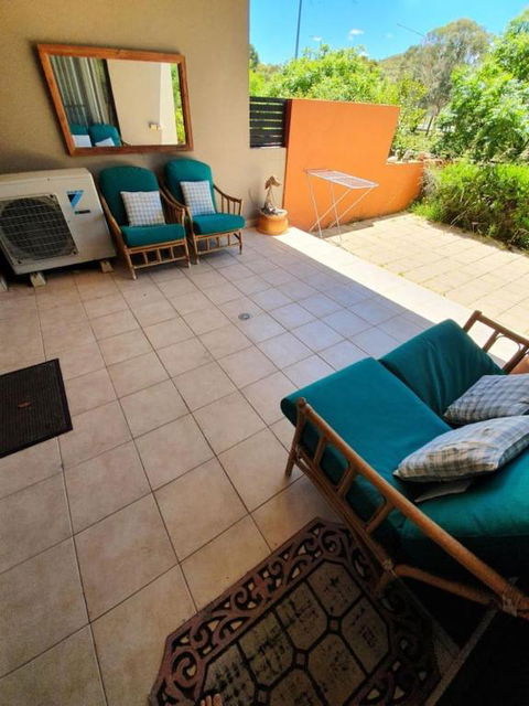 Ground Level 2BR 2BA Apartment W Courtyard - Hotel NSW 1