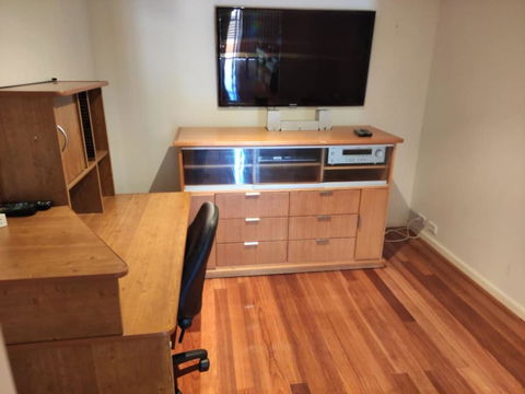 Ground Level 2BR 2BA Apartment W Courtyard - Hotel NSW 2