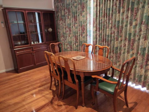 Ground Level 2BR 2BA Apartment W Courtyard - Hotel NSW 4