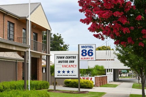 Holbrook Town Centre Motor Inn - Hotel NSW 2