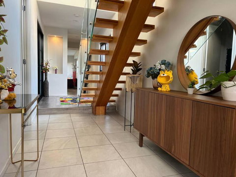 Home Away From Home & Resort Facility - Hotel NSW 3