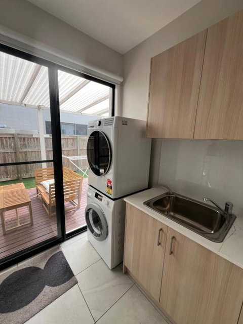 Home Away From Home & Resort Facility - Hotel NSW 1