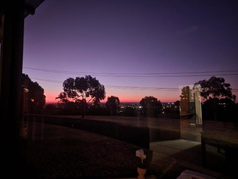 Home Offers Stunning Views - Hotel NSW 2