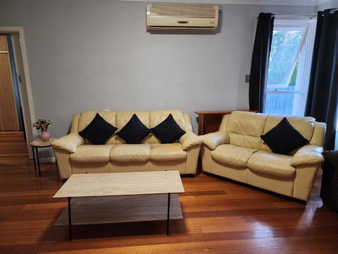 Homestay Near Dandenong Plaza - Hotel NSW 2