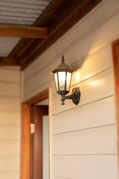 House Of Fairy Wren -Charming Queenslander Cottage Mins Drive To Brisbane CBD And Gabba Stadium! - Hotel NSW 2