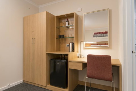 Adelaide Royal Coach - Hotel NSW 3