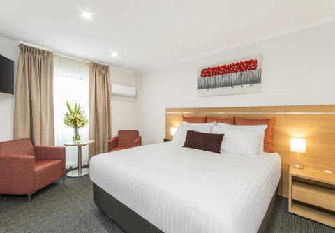 Adelaide Royal Coach - Hotel NSW 1
